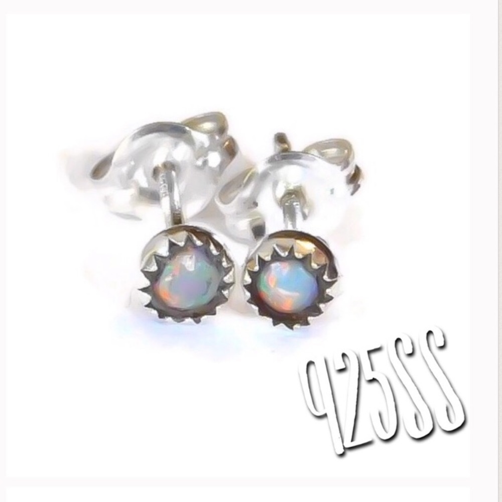 moodtherapy 925 SS opal studs